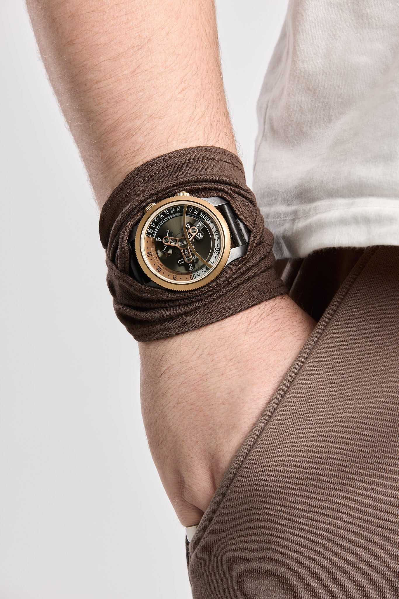 WATCH-MINDER — SADDLE